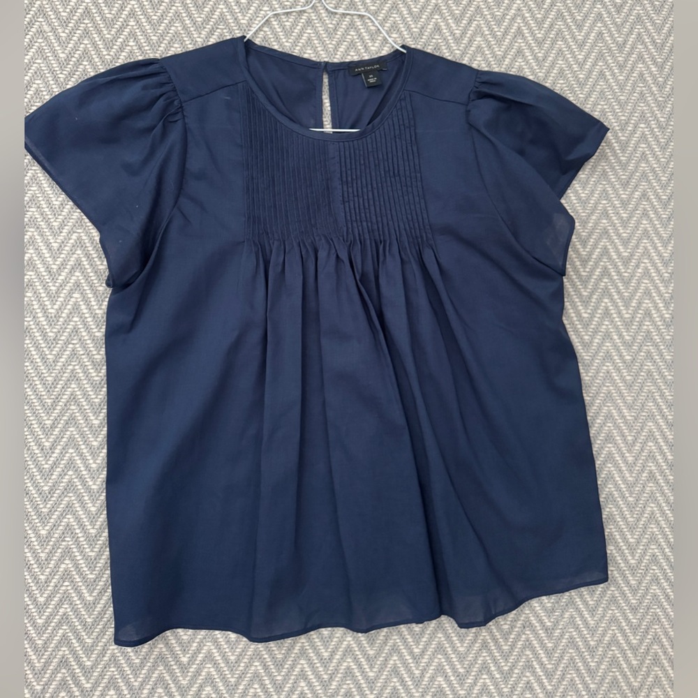 Ann Taylor Navy Blue Pintuck Pleated Flutter Sleeve Blouse XS EUC